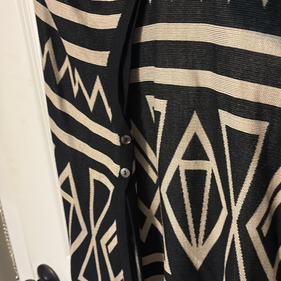 Molly Bracken Aztec Design Sweater/Poncho Style - One Size-Looks to fit XL or 2X - Picture 5 of 9
